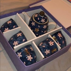 7 piece vintage Chinese style tea set